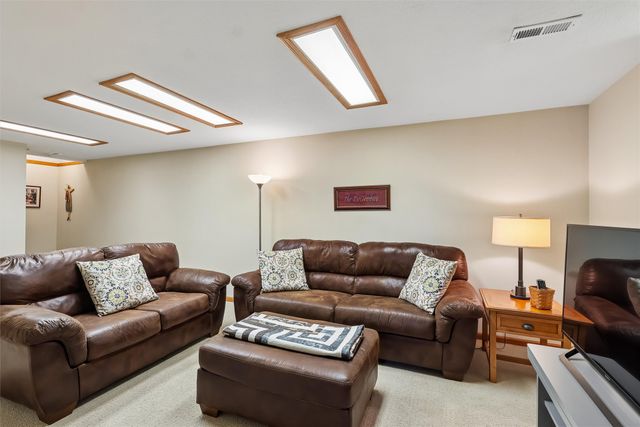 4318 101st Street, Urbandale, IA 50322