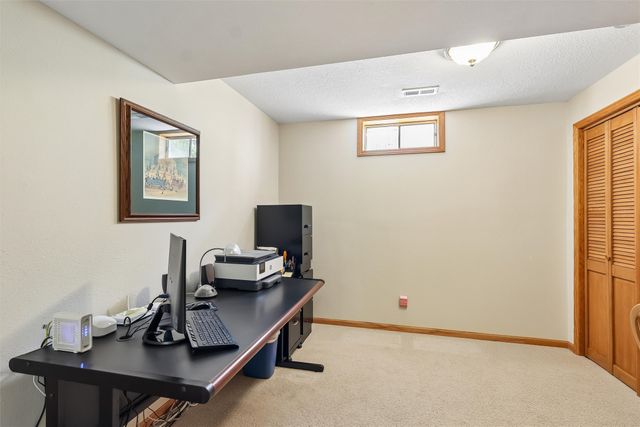 4318 101st Street, Urbandale, IA 50322