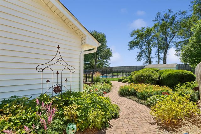 4318 101st Street, Urbandale, IA 50322