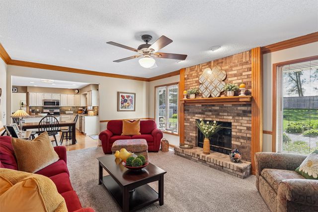 4318 101st Street, Urbandale, IA 50322