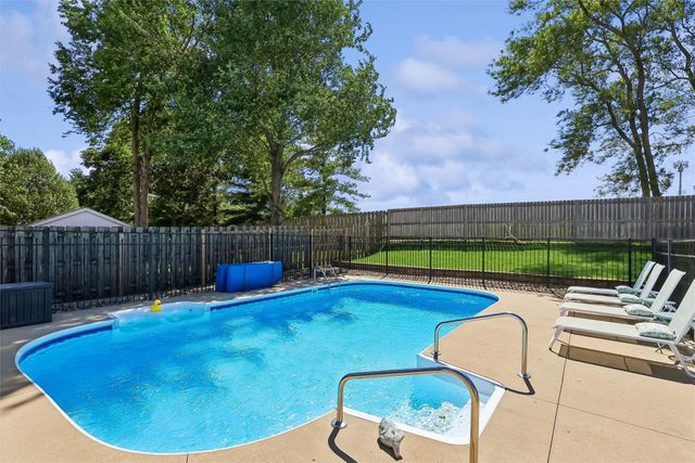 4318 101st Street, Urbandale, IA 50322