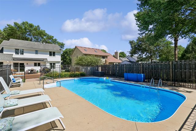 4318 101st Street, Urbandale, IA 50322