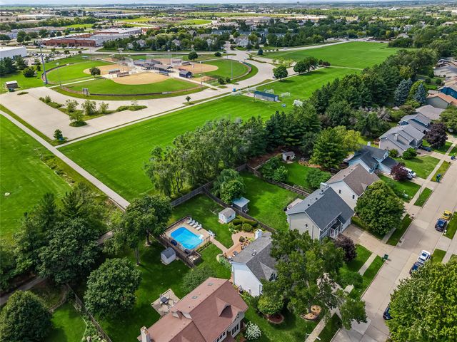 4318 101st Street, Urbandale, IA 50322