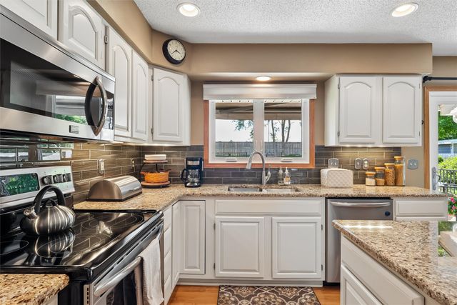 4318 101st Street, Urbandale, IA 50322