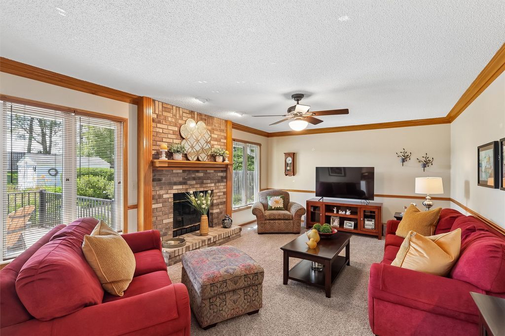 4318 101st Street, Urbandale, IA 50322