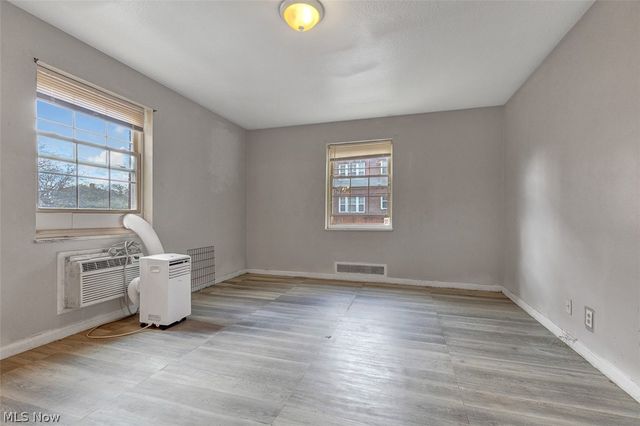 15825 Van Aken Boulevard 105W, Shaker Heights, OH 44120