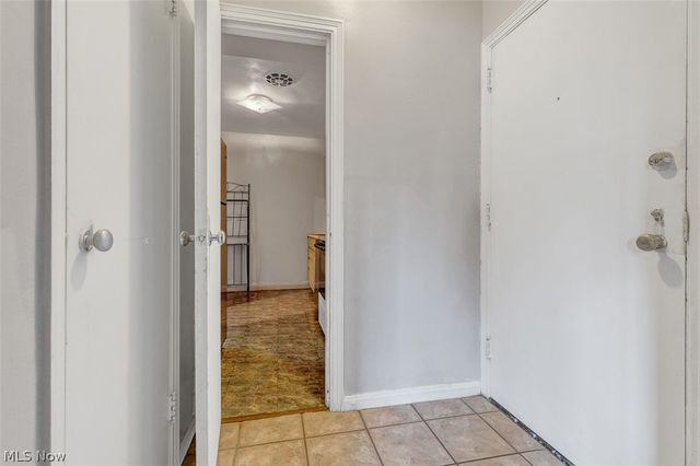 15825 Van Aken Boulevard 105W, Shaker Heights, OH 44120