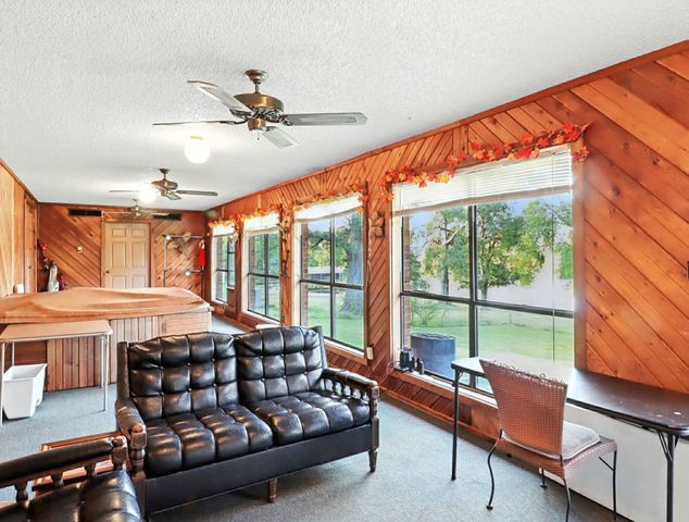 402 Watson Rd, Longview, TX 75604