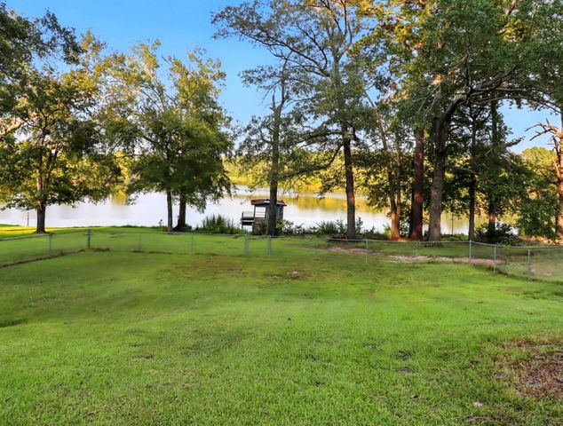 402 Watson Rd, Longview, TX 75604