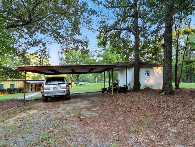 402 Watson Rd, Longview, TX 75604