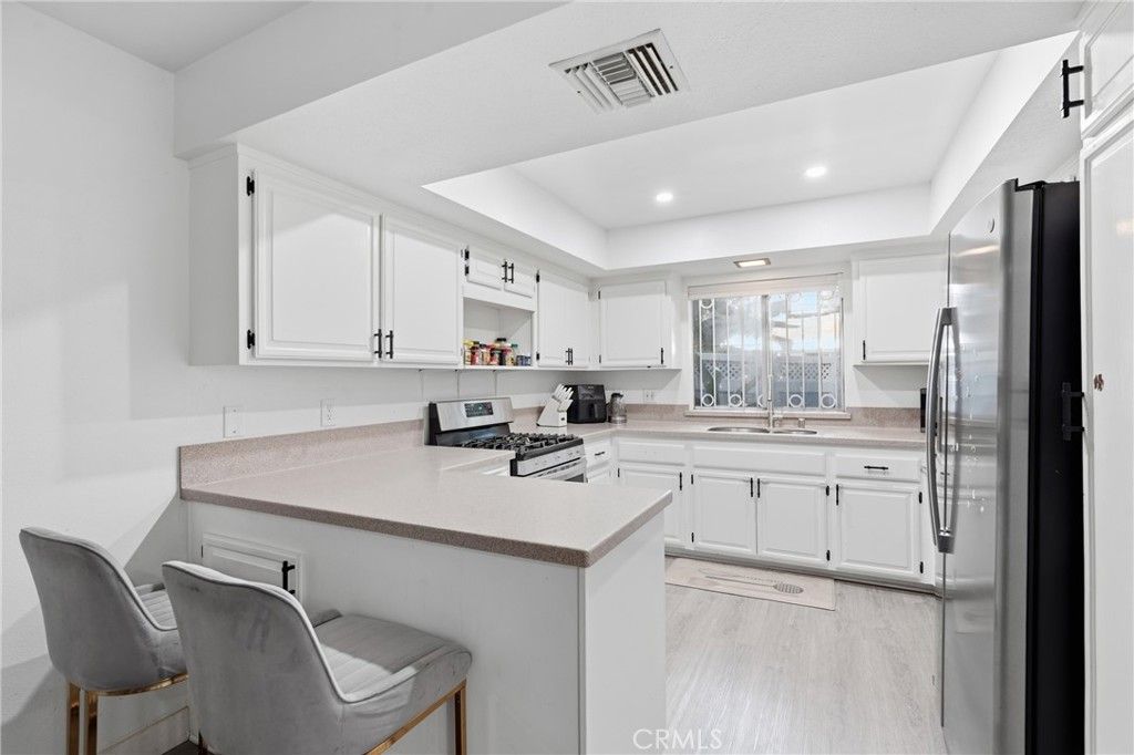 Image 11 of property listing at 8350 Burnet, North Hills, CA 91343