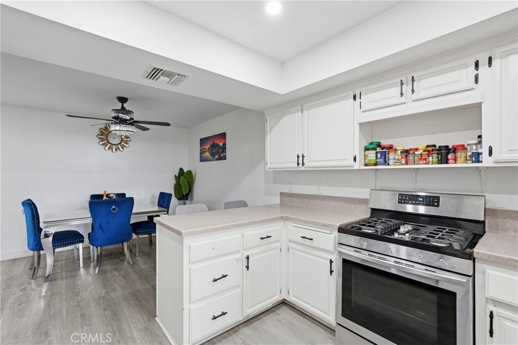 Image 13 of property listing at 8350 Burnet, North Hills, CA 91343
