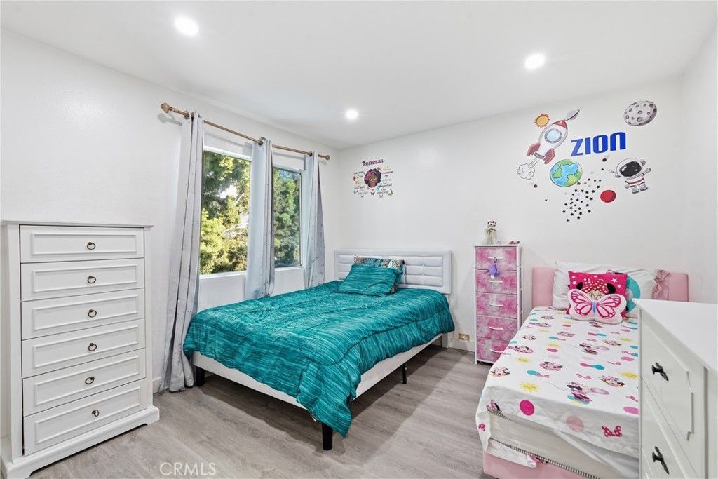 Image 20 of property listing at 8350 Burnet, North Hills, CA 91343