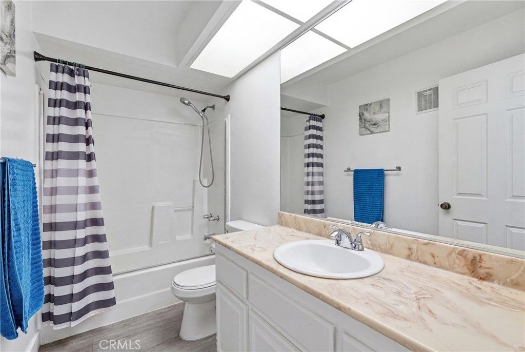 Image 21 of property listing at 8350 Burnet, North Hills, CA 91343