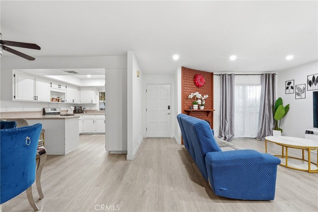 Image 3 of property listing at 8350 Burnet, North Hills, CA 91343