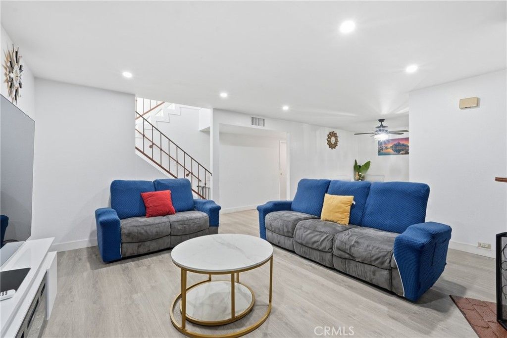 Image 7 of property listing at 8350 Burnet, North Hills, CA 91343