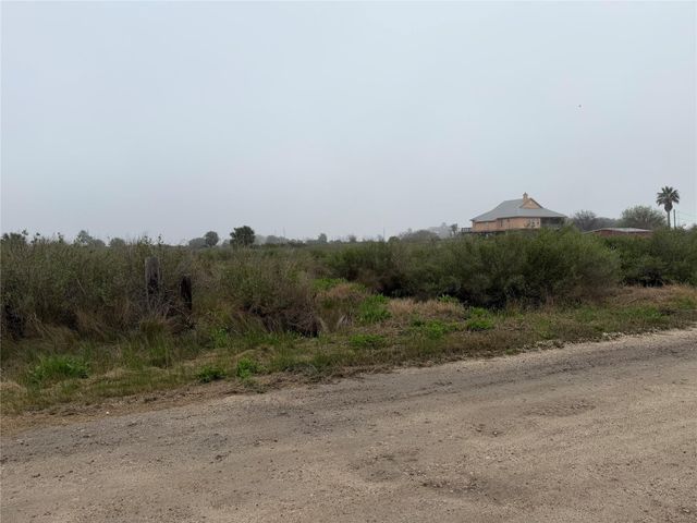 2933 S Sonny Lane, Galveston, TX 77554