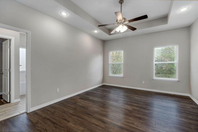 3098 S Suburban Avenue, Springfield, MO 65807