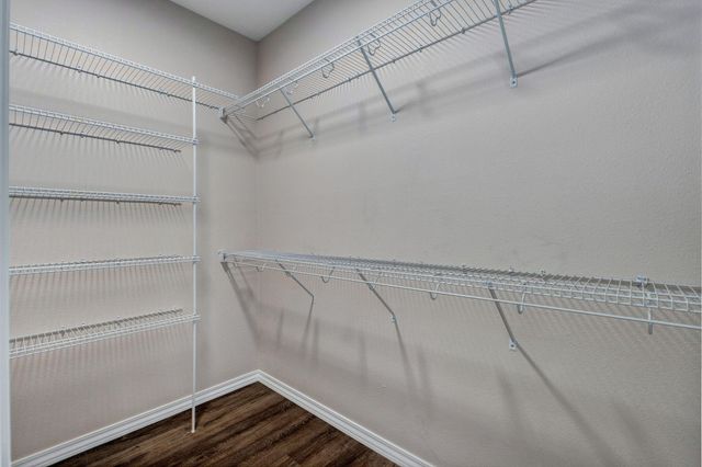 3098 S Suburban Avenue, Springfield, MO 65807