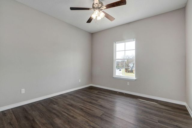 3098 S Suburban Avenue, Springfield, MO 65807