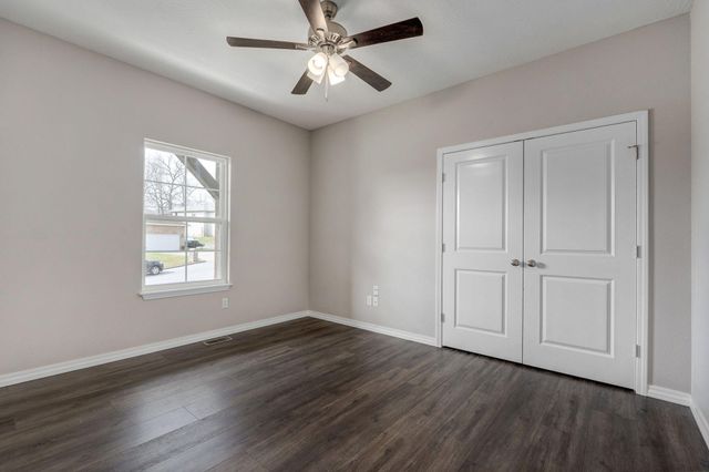 3098 S Suburban Avenue, Springfield, MO 65807