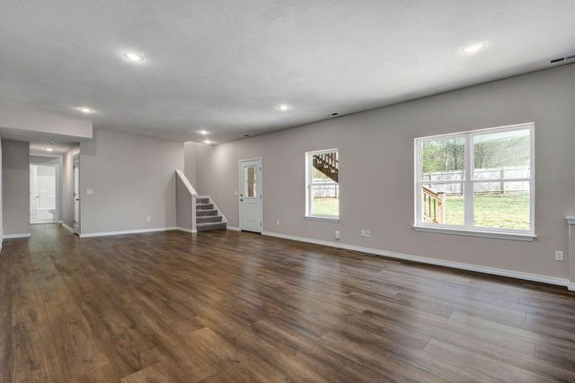 3098 S Suburban Avenue, Springfield, MO 65807