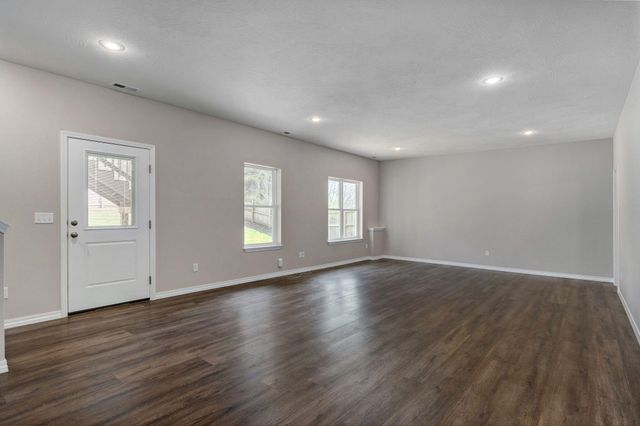 3098 S Suburban Avenue, Springfield, MO 65807