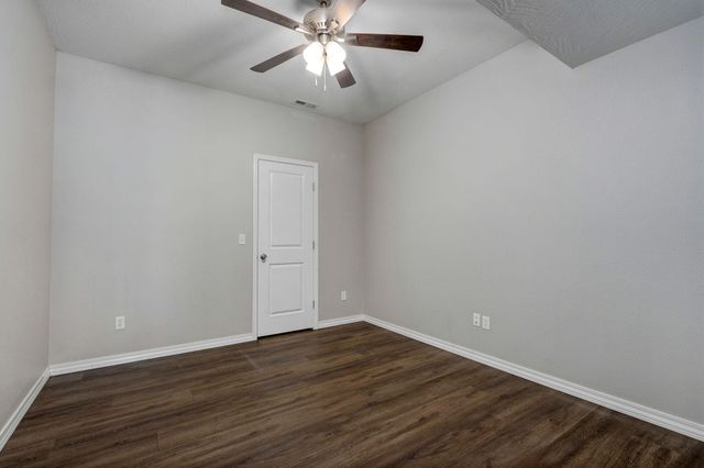 3098 S Suburban Avenue, Springfield, MO 65807