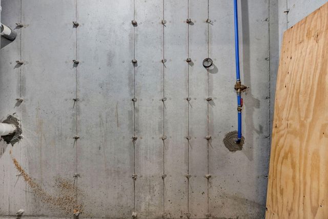 3098 S Suburban Avenue, Springfield, MO 65807