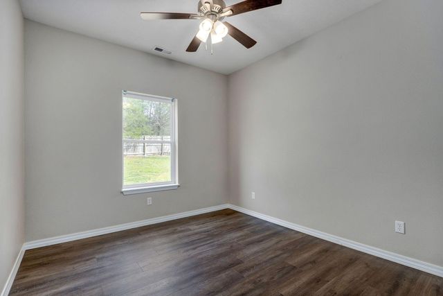 3098 S Suburban Avenue, Springfield, MO 65807