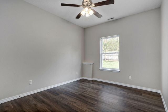 3098 S Suburban Avenue, Springfield, MO 65807