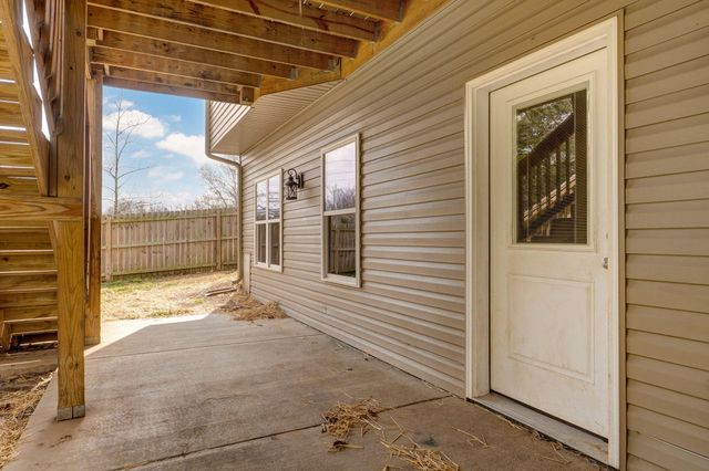 3098 S Suburban Avenue, Springfield, MO 65807