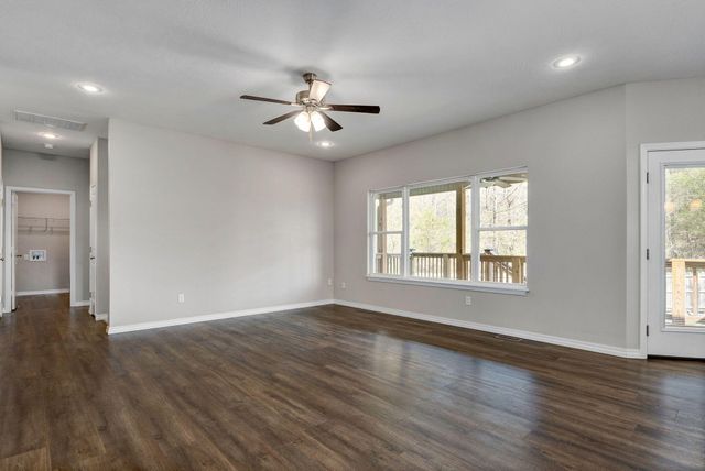 3098 S Suburban Avenue, Springfield, MO 65807