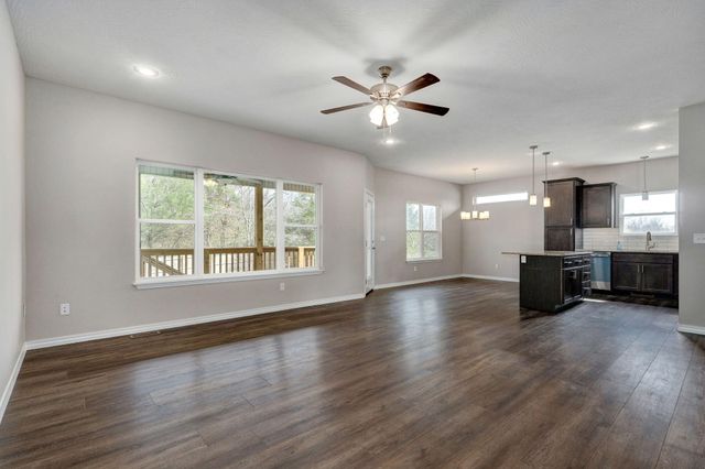 3098 S Suburban Avenue, Springfield, MO 65807