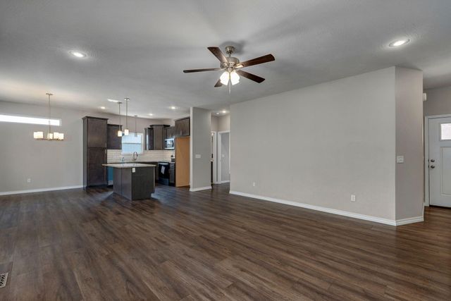 3098 S Suburban Avenue, Springfield, MO 65807