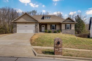 3098 S Suburban Avenue, Springfield, MO 65807