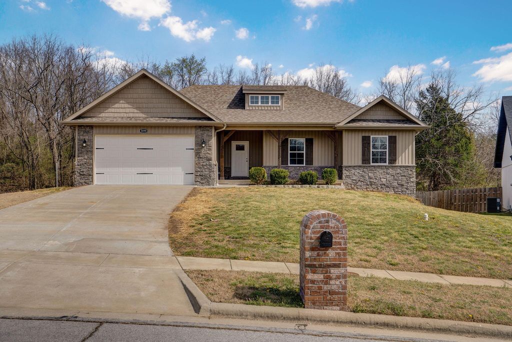 3098 S Suburban Avenue, Springfield, MO 65807