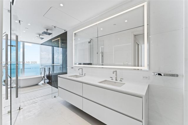 300 Biscayne Blvd Way 5003, Miami, FL 33131