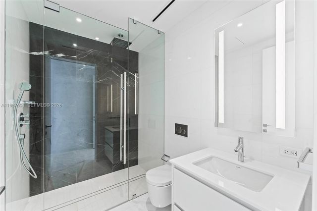 300 Biscayne Blvd Way 5003, Miami, FL 33131