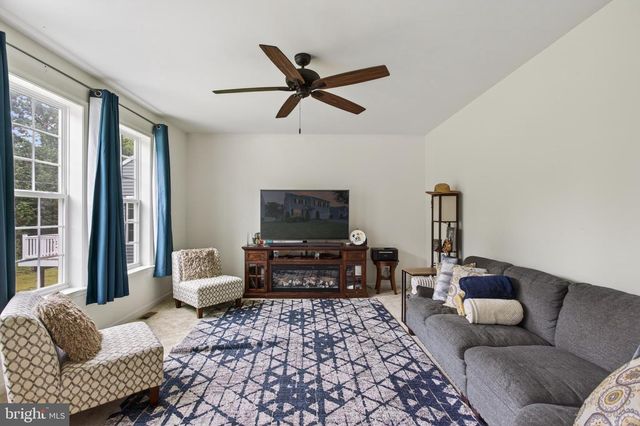 111 SOVEREIGN CT, Winchester, VA 22602