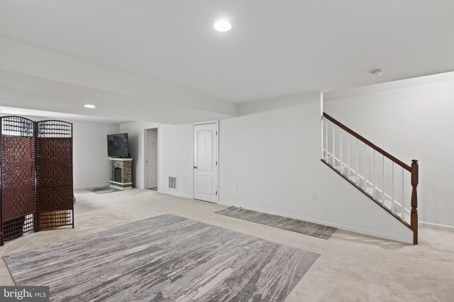 111 SOVEREIGN CT, Winchester, VA 22602