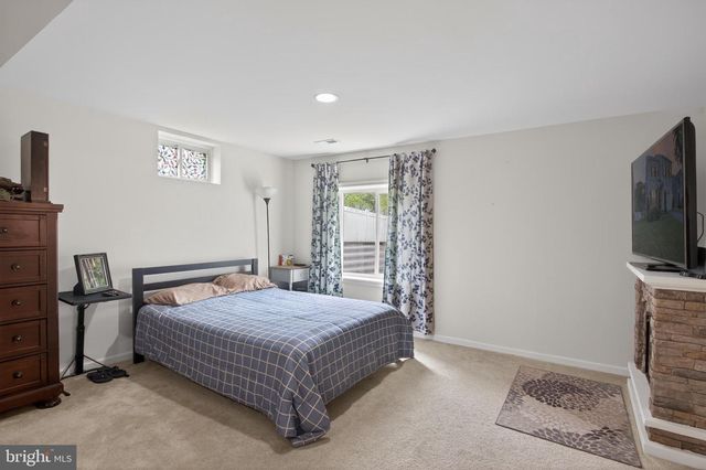 111 SOVEREIGN CT, Winchester, VA 22602