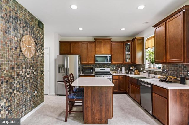 111 SOVEREIGN CT, Winchester, VA 22602