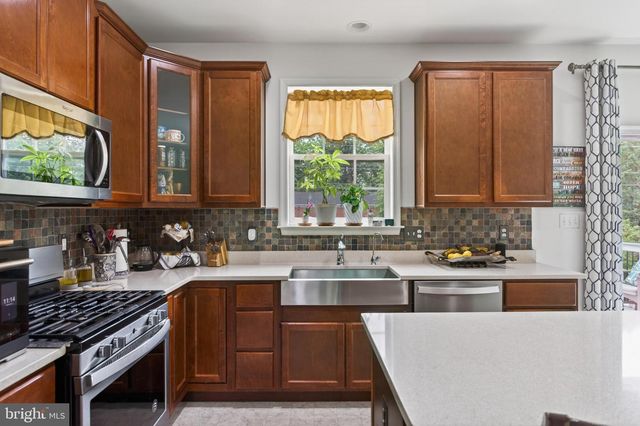 111 SOVEREIGN CT, Winchester, VA 22602