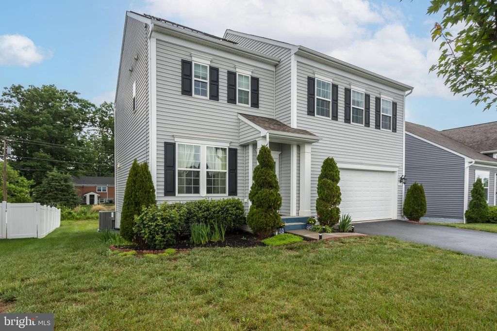 111 SOVEREIGN CT, Winchester, VA 22602