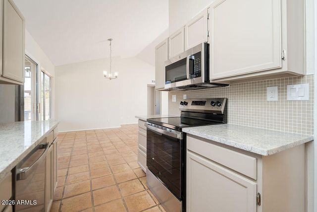12110 N 70TH Avenue, Peoria, AZ 85345