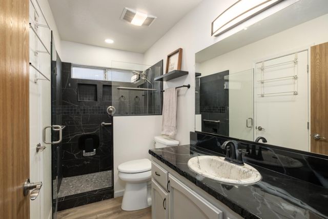 6583 N State Avenue, Fresno, CA 93722