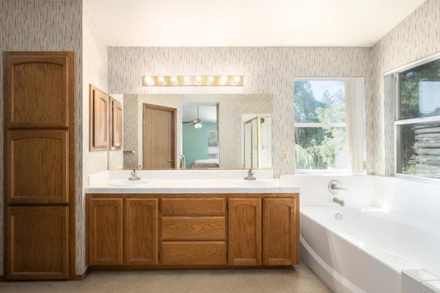 6583 N State Avenue, Fresno, CA 93722