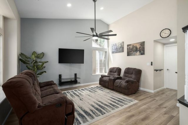 6583 N State Avenue, Fresno, CA 93722