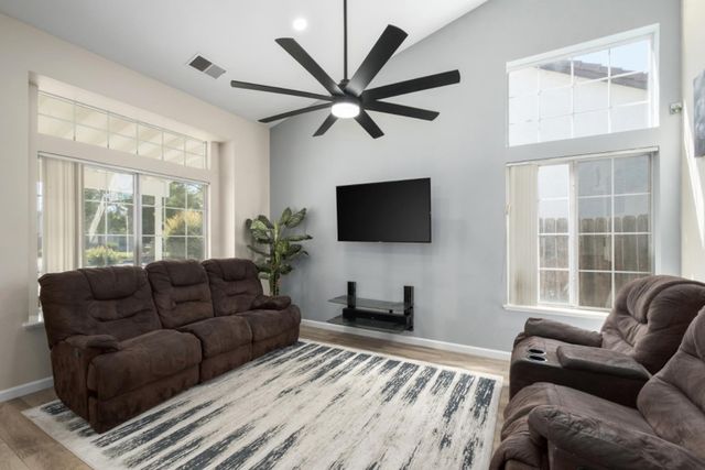 6583 N State Avenue, Fresno, CA 93722